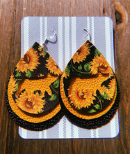 Load image into Gallery viewer, Black Sunflower Pig Teardrop Shaped Earrings
