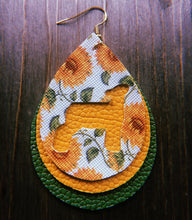 Load image into Gallery viewer, White Sunflower Lamb Teardrop Shaped Earrings
