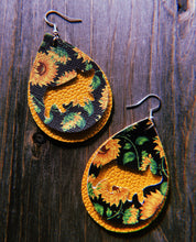 Load image into Gallery viewer, Black Sunflower Pig Teardrop Shaped Earrings
