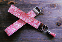 Load image into Gallery viewer, Pretty Pink Textured/Stamped Wristlets
